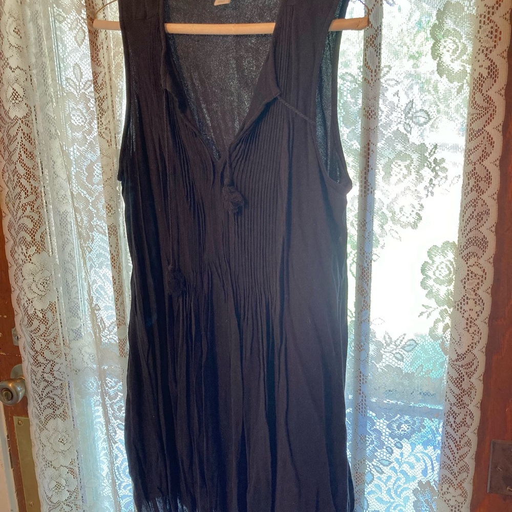 Black pin tucked sleeveless tunic